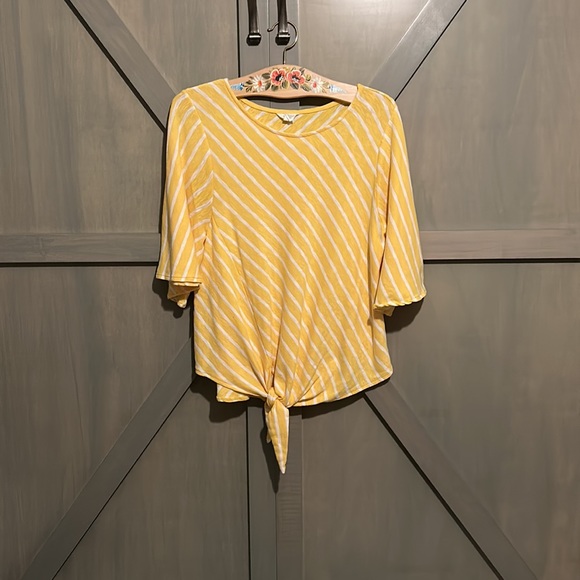 Caslon yellow top. Women’s medium. Stretchy fabric - Picture 2 of 2